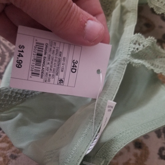 Green bra. 34D - Picture 2 of 3